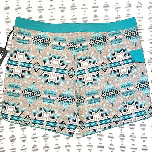 NWT Rock & Roll Denim 7" Board Shorts - Turquoise Southwest Pattern - Size XXL - Picture 4 of 8